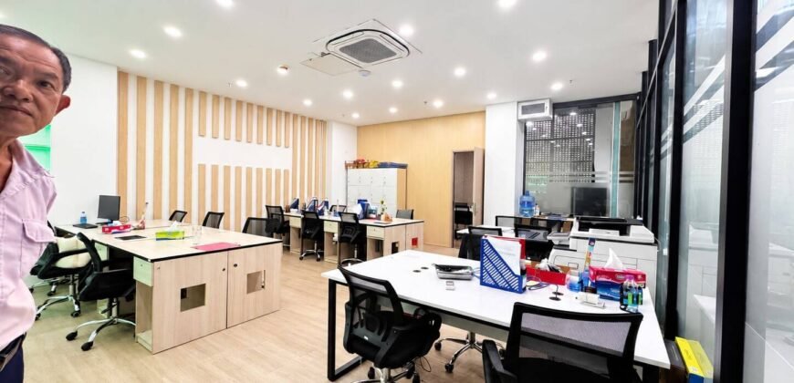 Cho thuê tòa nhà ven sông 2.500 m², 700 triệu/tháng