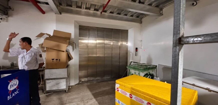 Cho thuê tòa nhà ven sông 2.500 m², 700 triệu/tháng